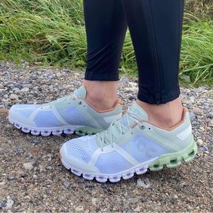 On Cloudflow Running Shoes